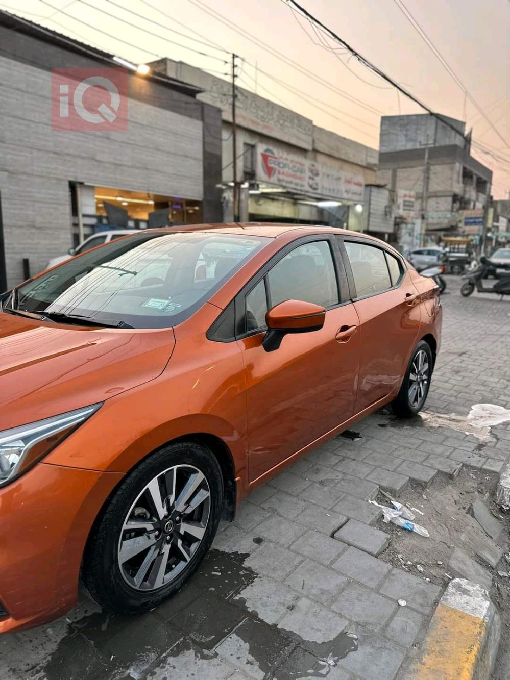 نيسان فيرسا